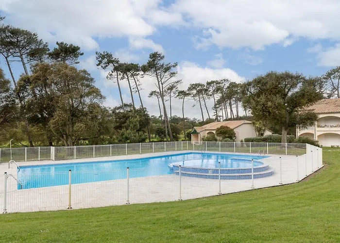 Апартаменты Moderne Avec Piscine Мольез-е-Маа
