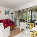 Résidence Moderne Avec Piscine
