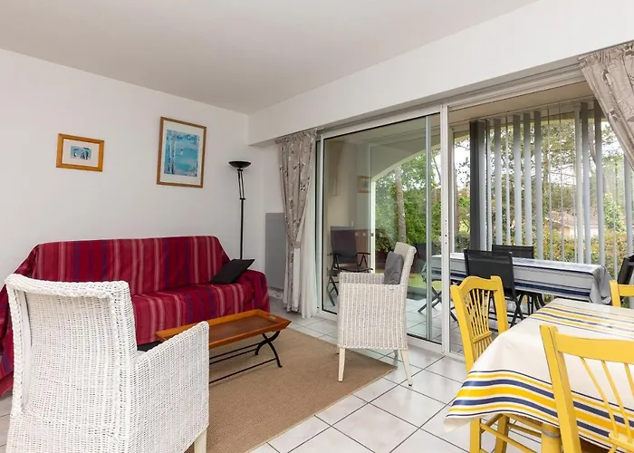 Résidence Moderne Avec Piscine